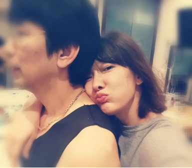 这一次,“老少恋”的残酷现实,在52岁的牛莉身上体现得淋漓尽致!