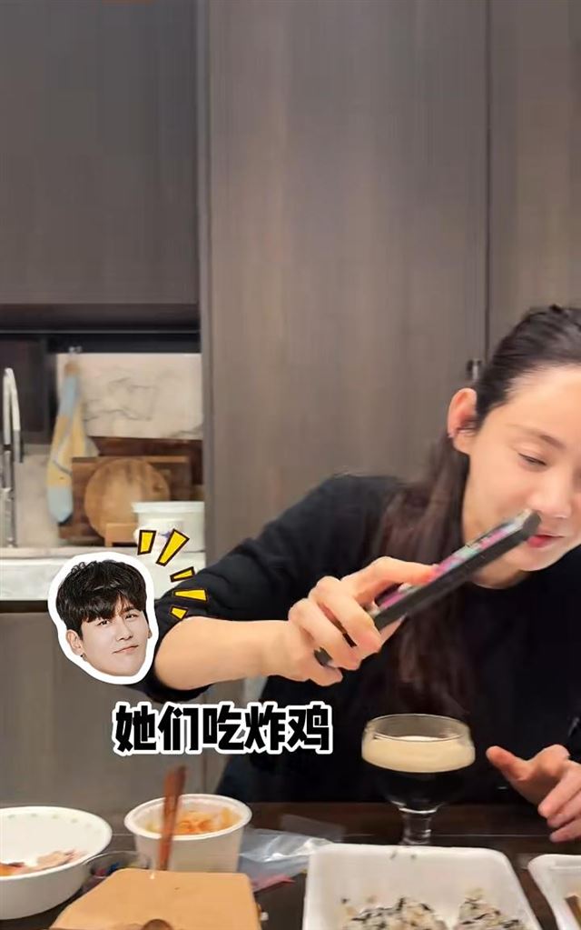 秋瓷炫点5个菜吃夜宵，自曝年纪大没女一号演了，为拍戏曾晕过3次