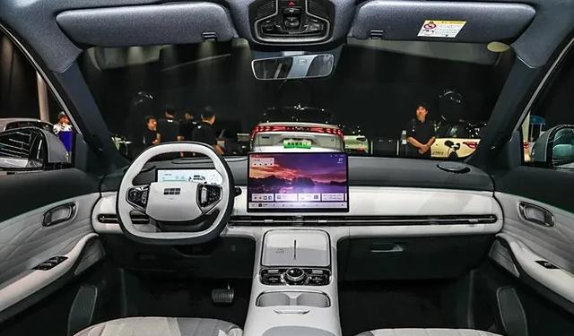 雷神EM-i超级电混，银河星舰7重新定义10万级混动SUV标杆