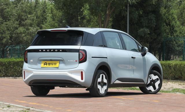 又一款10万级纯电SUV，五座布局+侧滑门，极狐新车