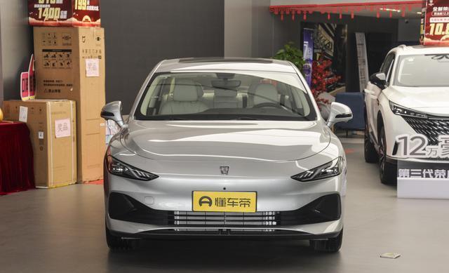 荣威D7DMH，搭载15L插混，综合续航1400km