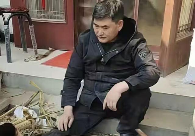 朱之文赢官司后，门口街道空无一人，儿媳抱娃出门，邻居断了财路