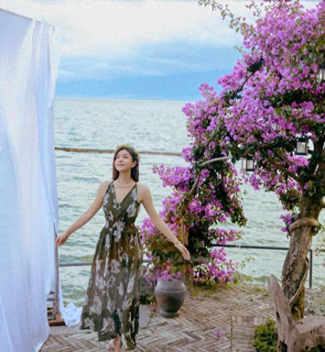 42岁陈妍希晒庆生照，与儿子温馨同框，小星星身高猛蹿超妈妈肩膀