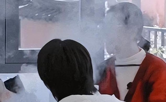 原来都是装的?向太的“百亿富婆”人设崩塌,网友:吃相太难看!