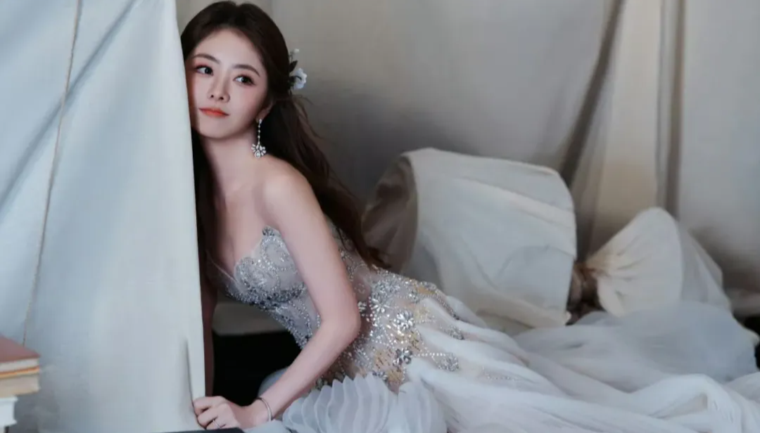 有人说谭松韵长得还行,但见了真人我才明白,这哪是还行啊,简直是美得不低调