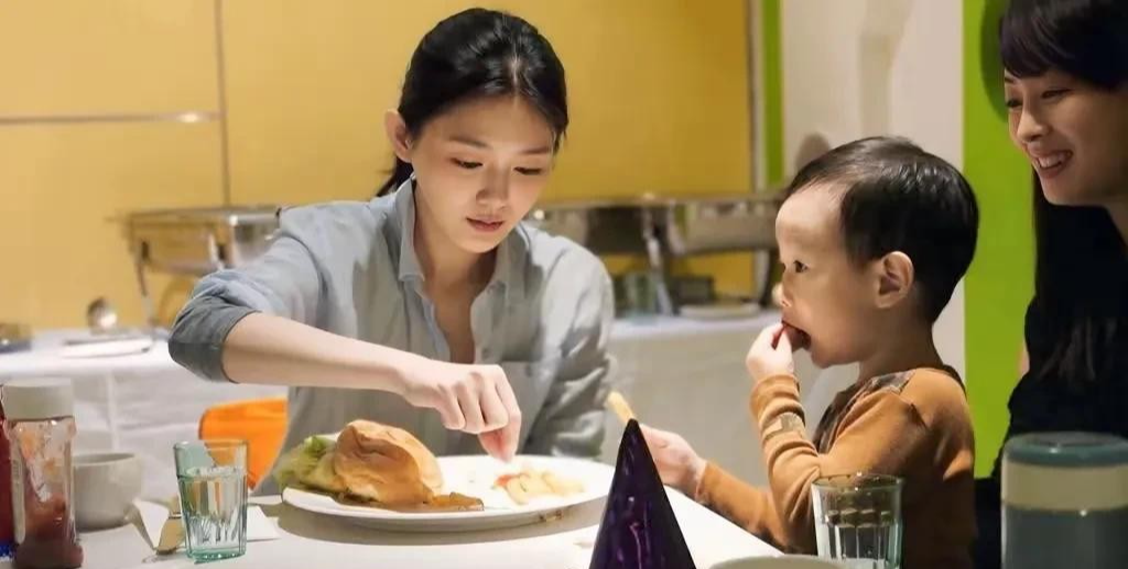 贾永婕分享大S没生孩子旧照，画面太罕见，吴佩慈曝她求生欲望强