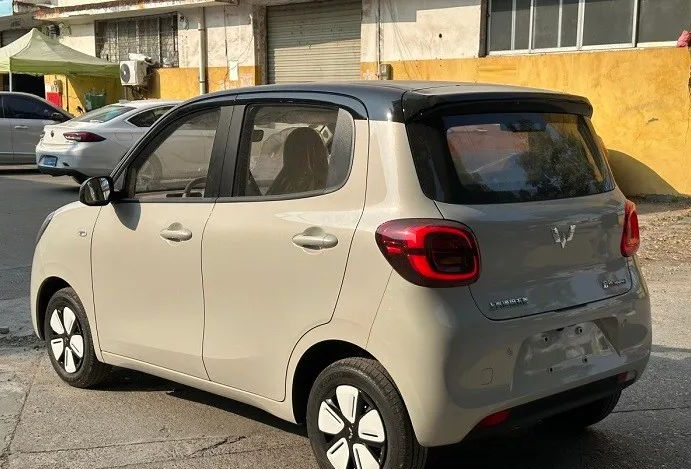 五菱拿下全球前三！宏光miniEV四门版，4万落地开回家？