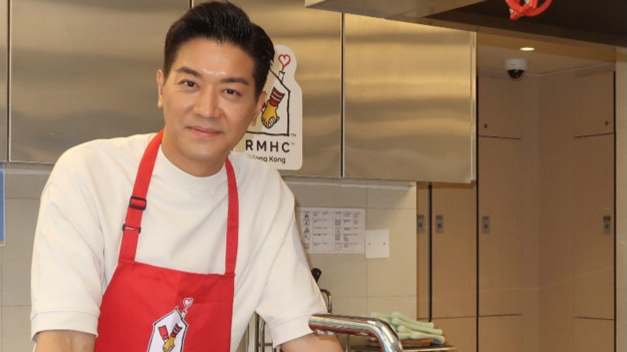 TVB小生现身公益活动！自曝八岁儿子独立意识太强，抗拒对方入行