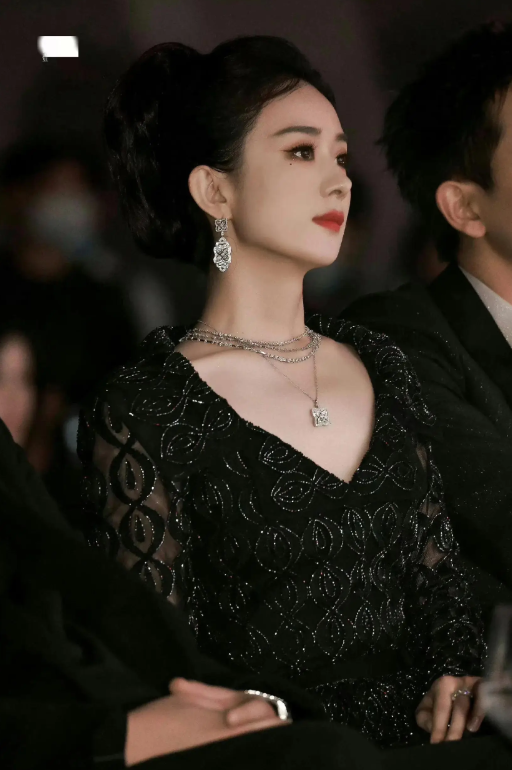 同样是离婚没抚养权，把37岁赵丽颖和35岁杨颖对比，差距一目了然