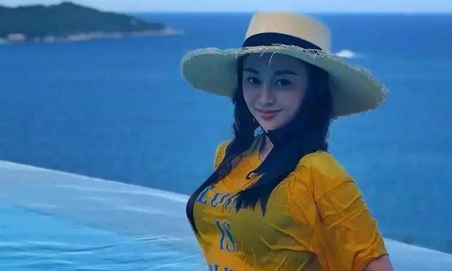 解气！陈昱霖出狱报复吴秀波，7年隐忍一朝爆发，大快人心