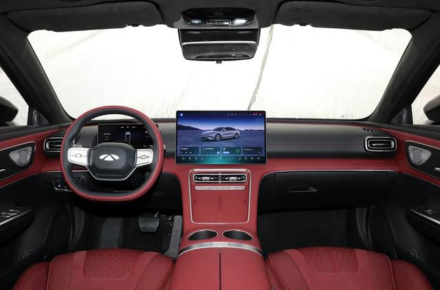 奇瑞风云A9实拍，2500Km续航+639马力，车漆多种颜色可选