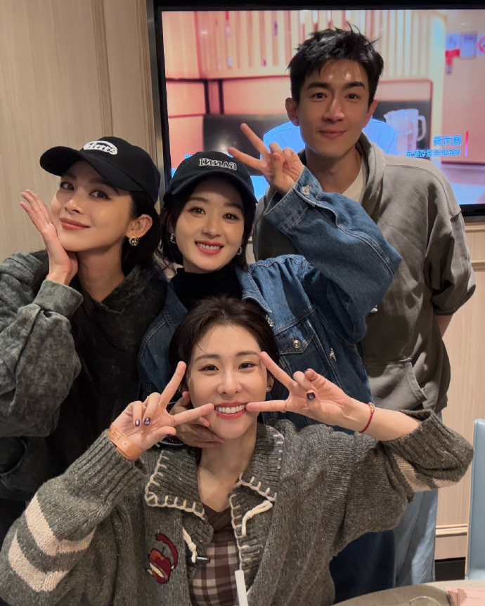 赵丽颖跳舞庆《与凤行》开播一周年,舞姿酷飒好帅气,短发美翻了