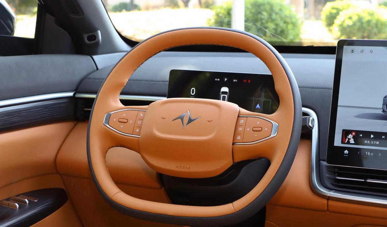 厚道的豪华头等舱！长超5米，和问界M7同级，油耗0.68L，仅16万多