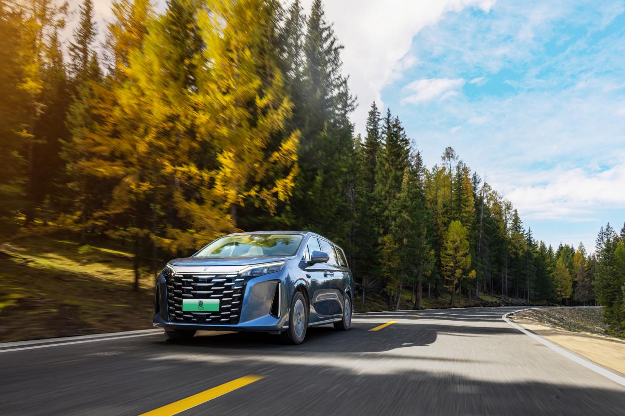 中大型MPV比亚迪2026款夏上市限时19.68万起,打造“家庭头等舱”