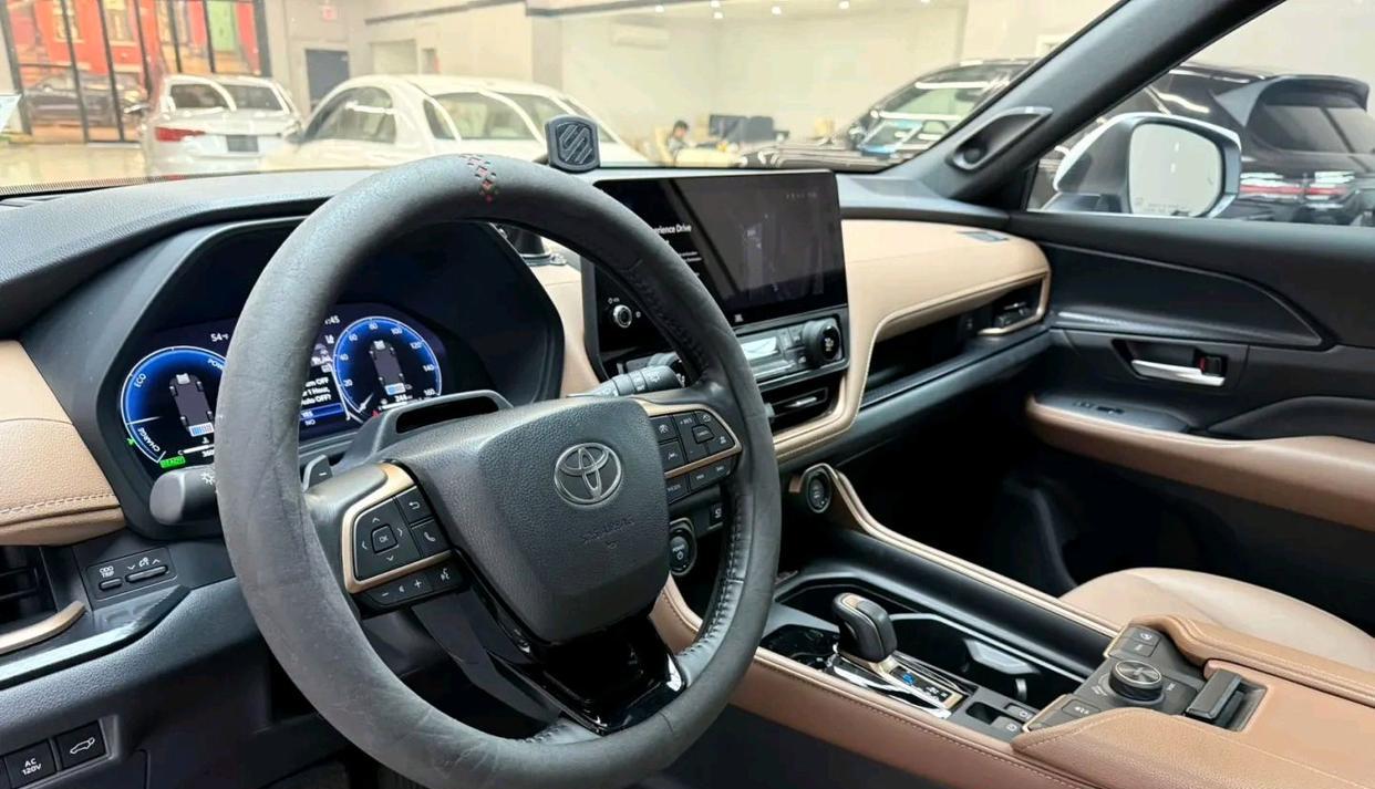 顶配新款汉兰达实车曝光,尺寸加大乘坐更舒适