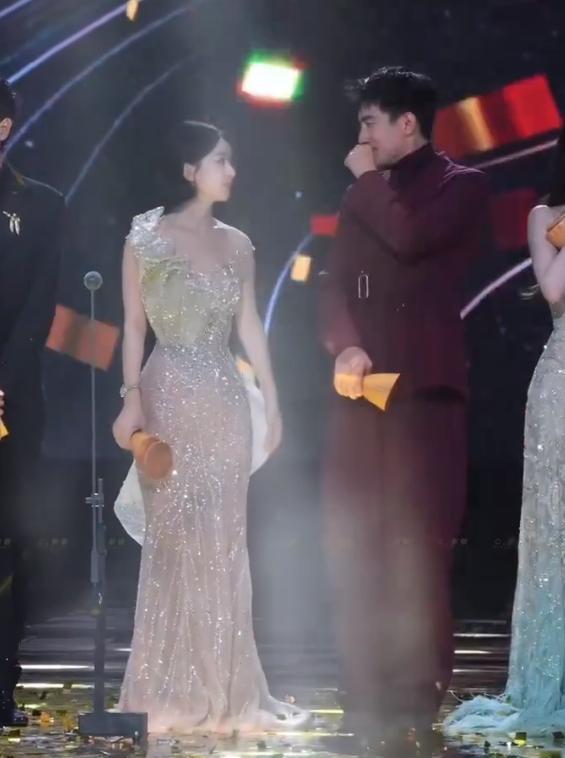 《与凤行》重聚了！赵丽颖林更新张碧晨罕见同框，男帅女美超养眼