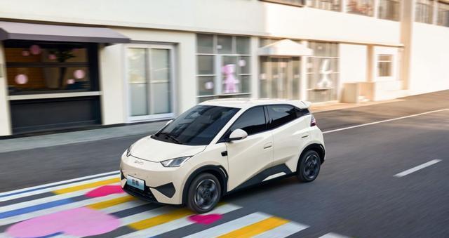 比亚迪新款电动车上市,7.88万元起售,续航与性价比双提升