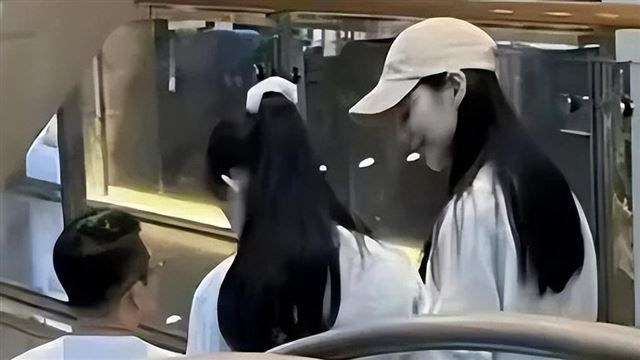 阿雅首次直播公开大S葬礼实情，原来小S才是葬礼背后“操刀者”