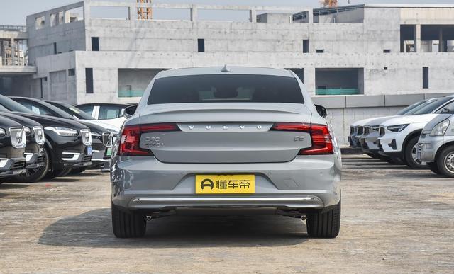 新款沃尔沃S90震撼登场，豪华座驾再升级，起售价30.09万元诚意十足