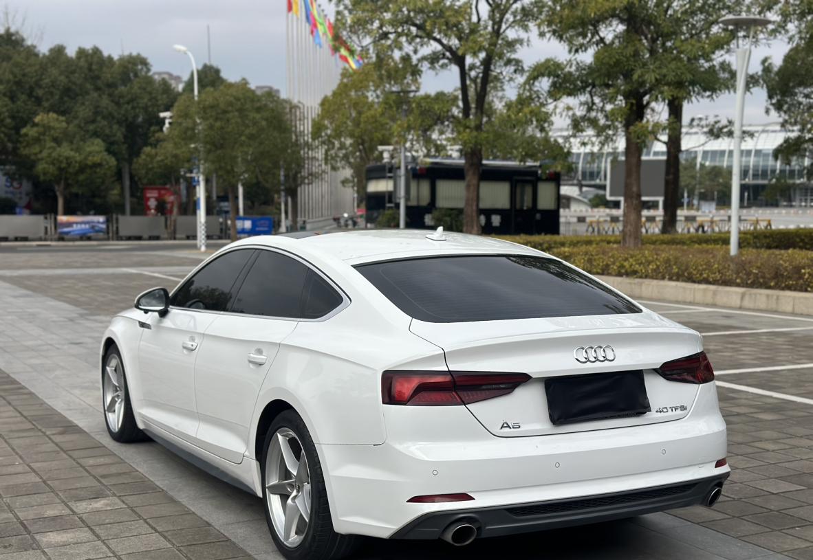 白色时尚座驾，2019款奥迪A5Sportback，16.5万圆你奥迪梦