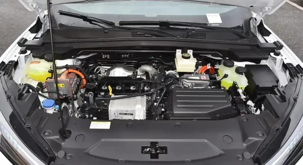 9万级混动SUV再添狠角色!2025款风神L7深度拆解:这次升级真能打