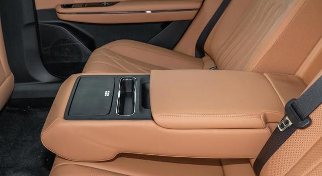 吉利银河星耀8才十几万 车长5米续航1600 连轴距都快赶上奥迪A6L了