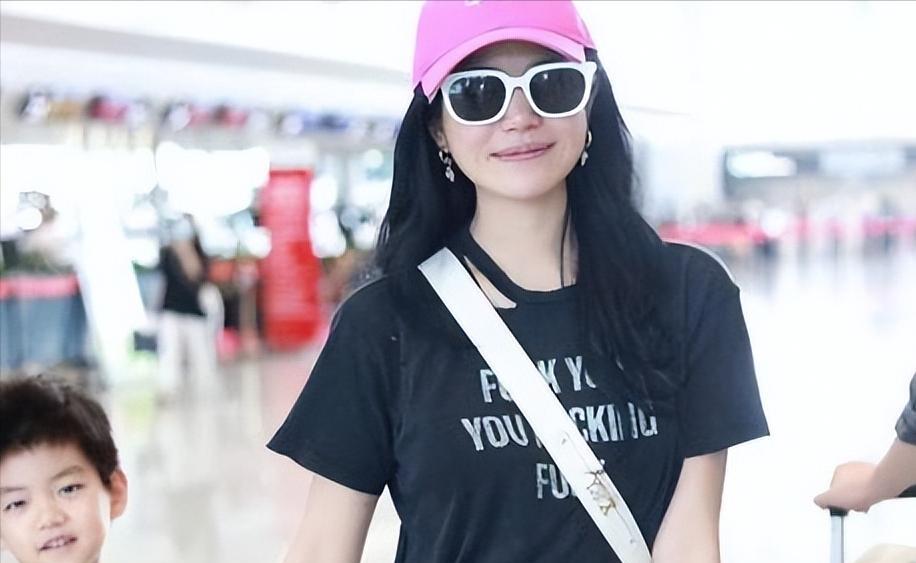 官宣离婚不足十天，陈妍希本性暴露无遗：难怪陈晓净身出户也要分