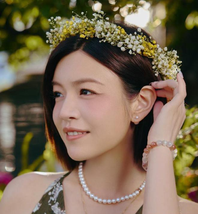 42岁陈妍希晒庆生照，与儿子温馨同框，小星星身高猛蹿超妈妈肩膀