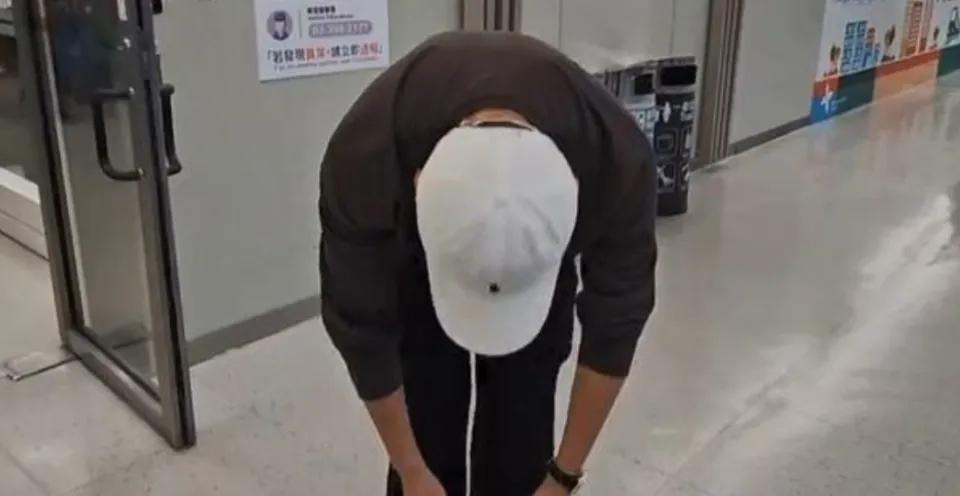 汪小菲抵台！双眼哭红一夜苍老，哽咽鞠躬落泪：大S永远是我家人