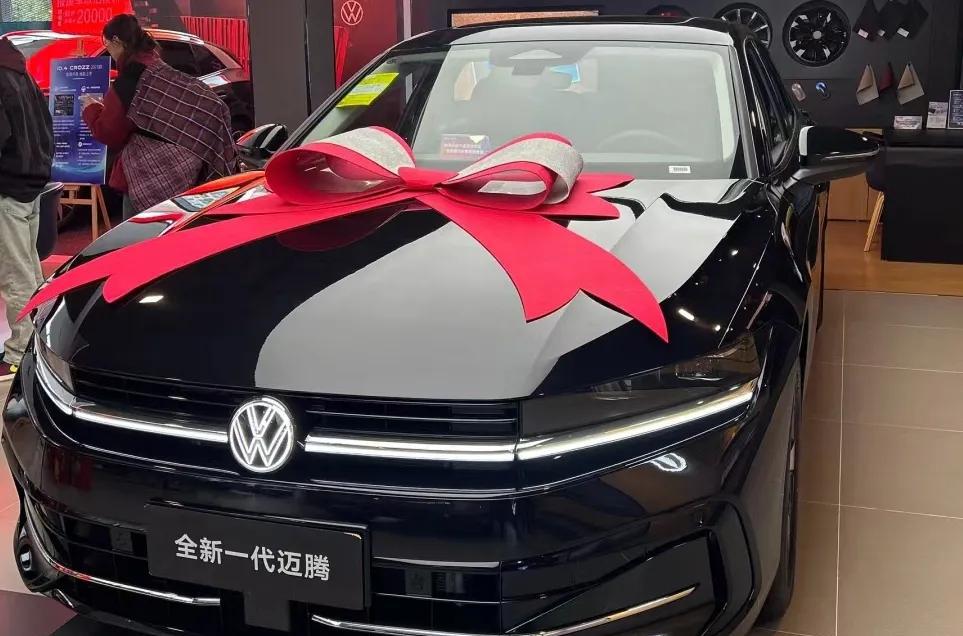 16万的凯美瑞双擎智驾版2025款上市后，迈腾瞬间也变得也不香了