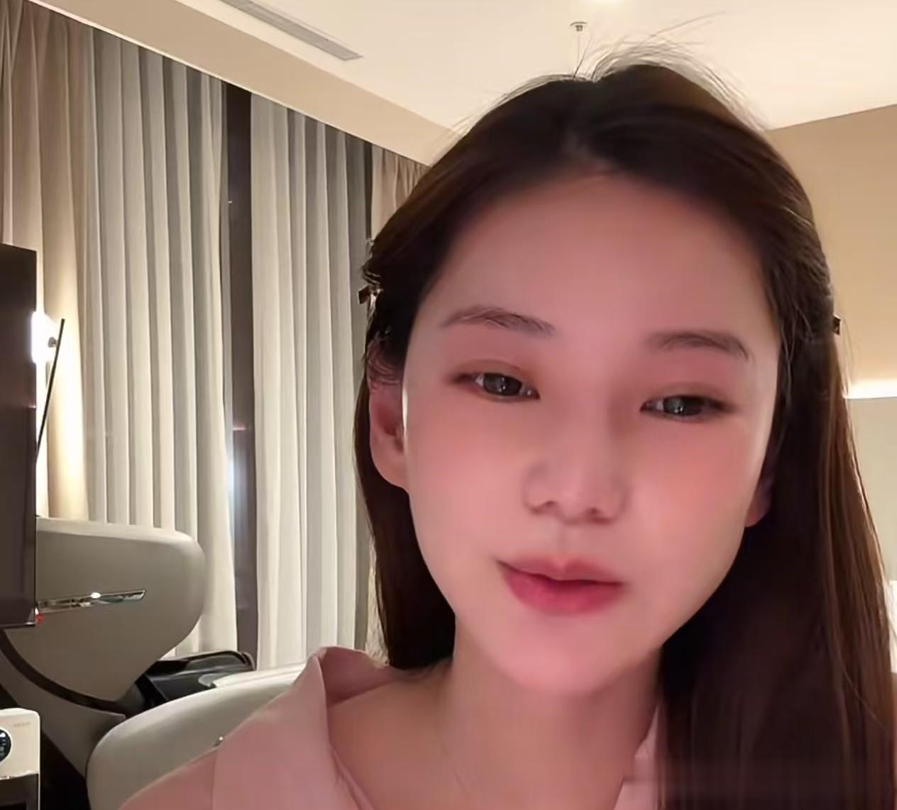 筱梅透露，小宝宝的大名是三个字，和箖玥的不一样！由全家决定！