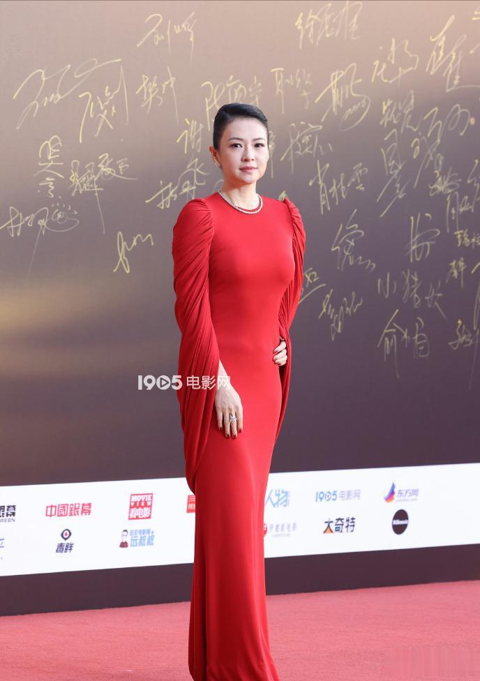 电影盛典见光死，章子怡胖到胸下垂，刘浩存好土，段奥娟一脸男相