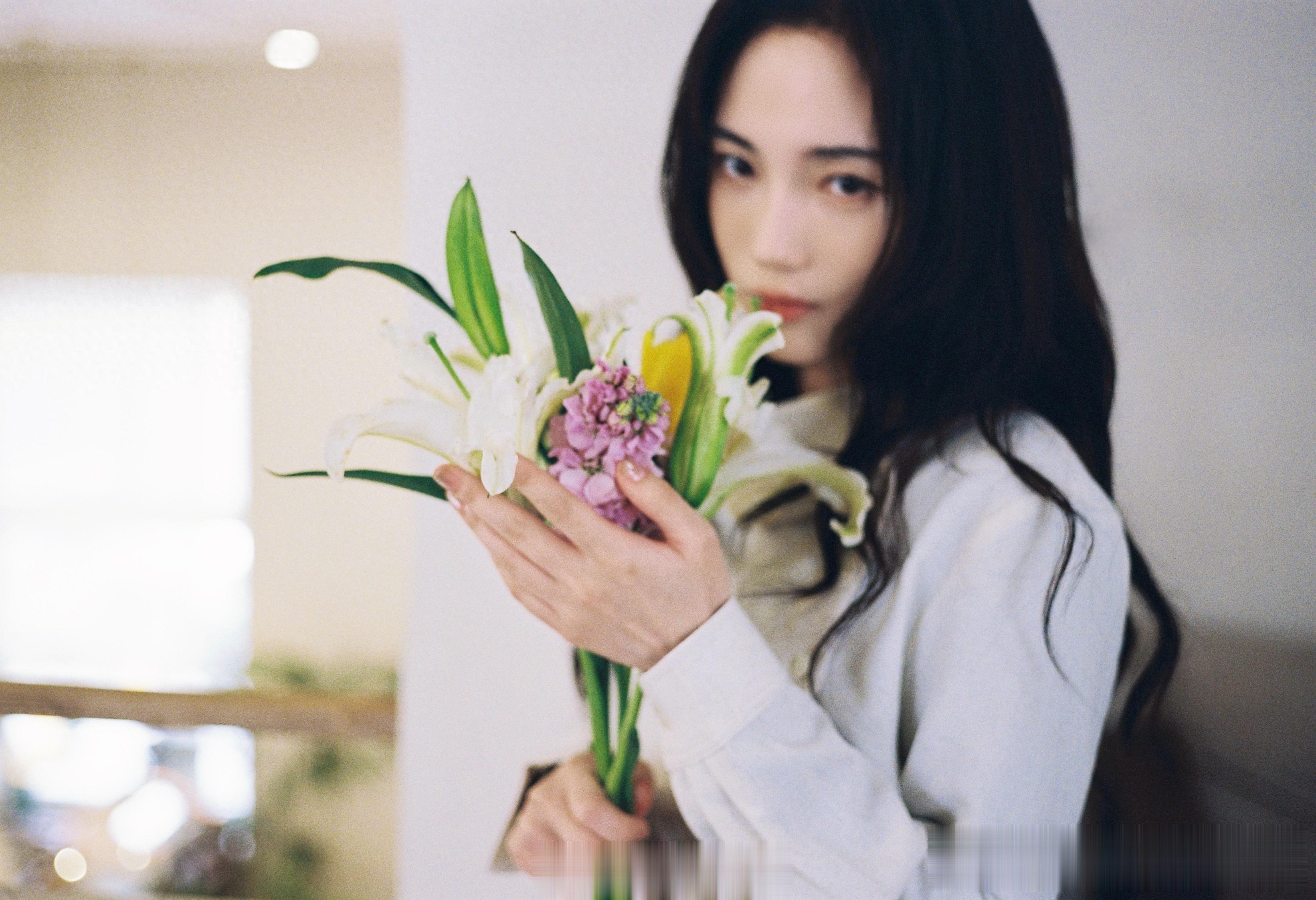 赵嘉敏分享图片