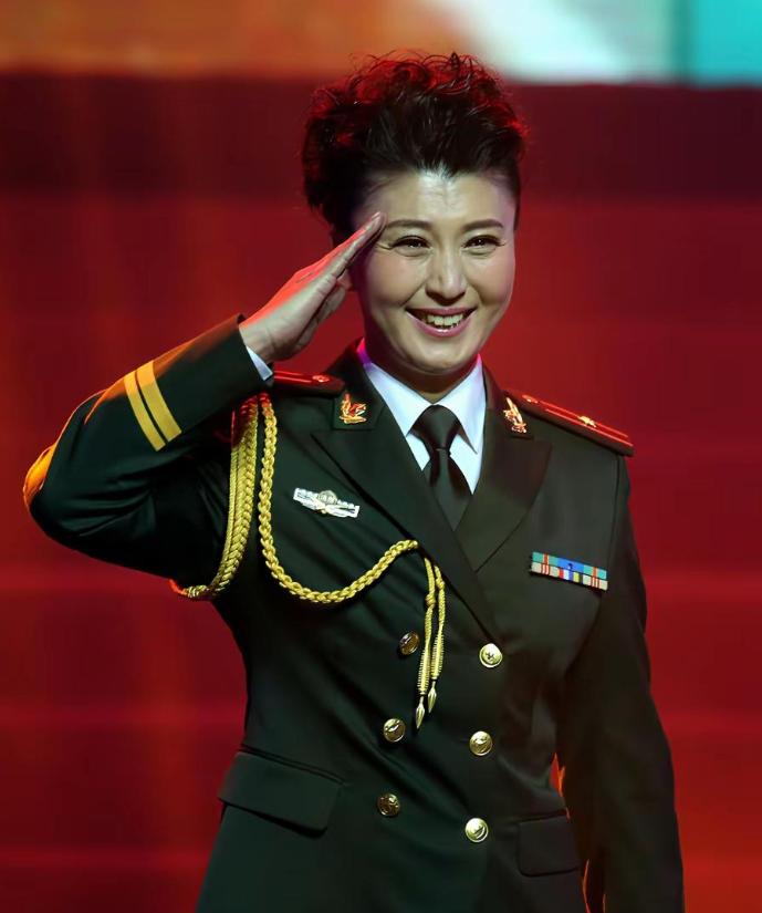 凉了!继瞧不起农民被扒后,闫学晶又被曝身份造假 李雪健不再沉默