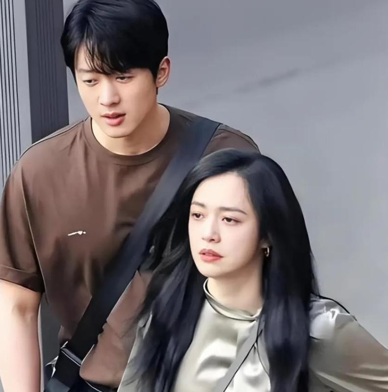 姚晨受害名单再添一人！45岁宋佳刚官宣喜讯，就因她被扒个底朝天