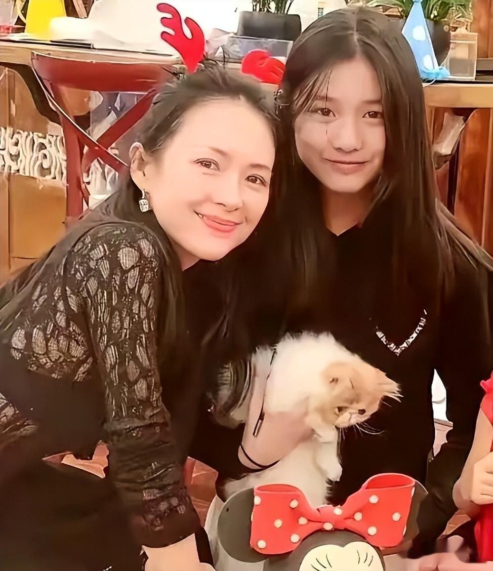 曝汪峰前妻被男友暴打!掌掴、砸酒瓶、当众羞辱,小7岁男友高壮