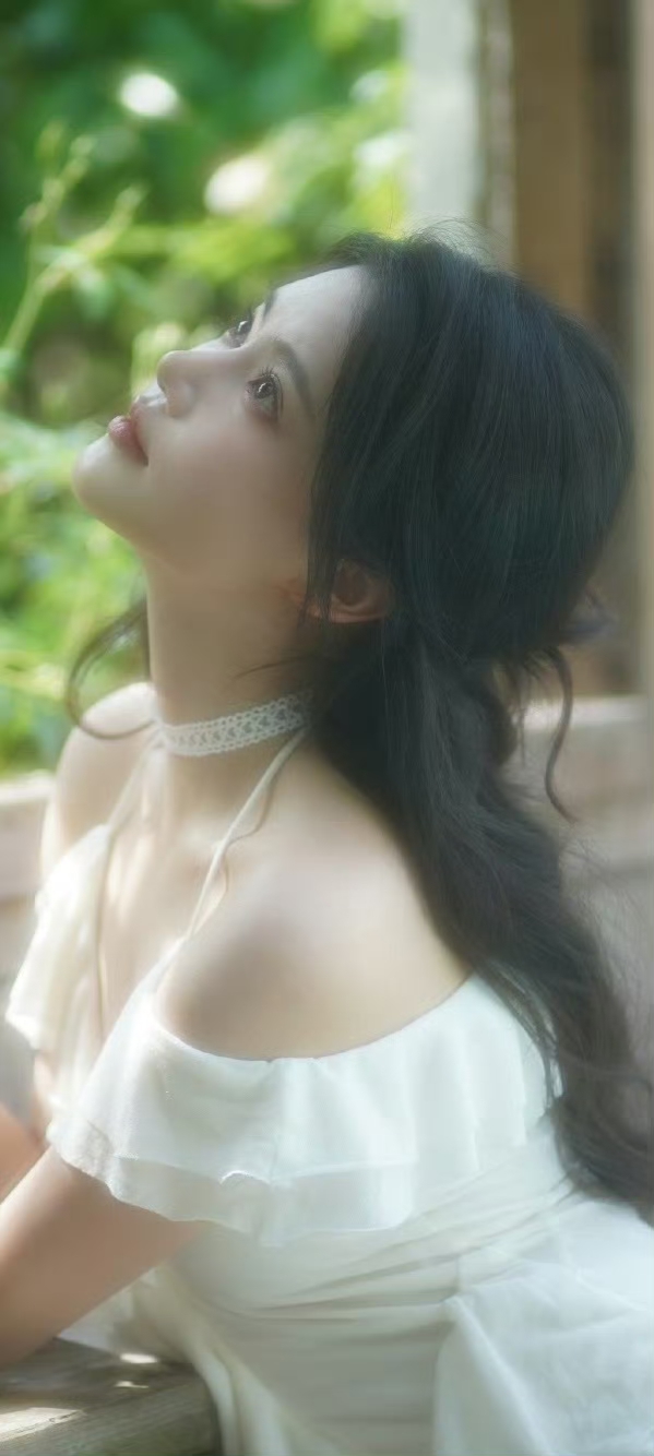 孙珍妮，小白裙，好甜美