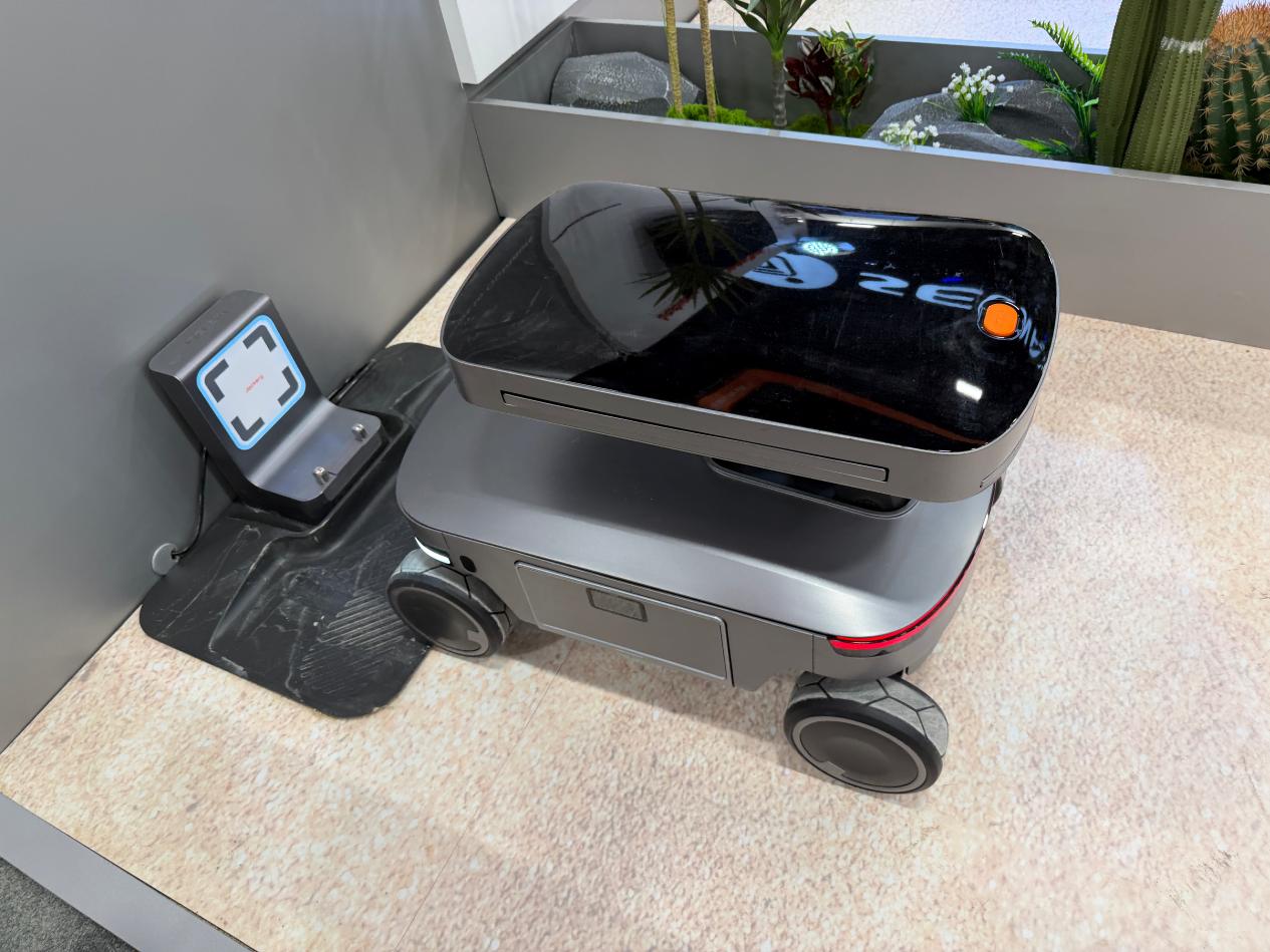 追光而行，華寶新能的「光儲機器人」，在CES交出能源自主新答卷