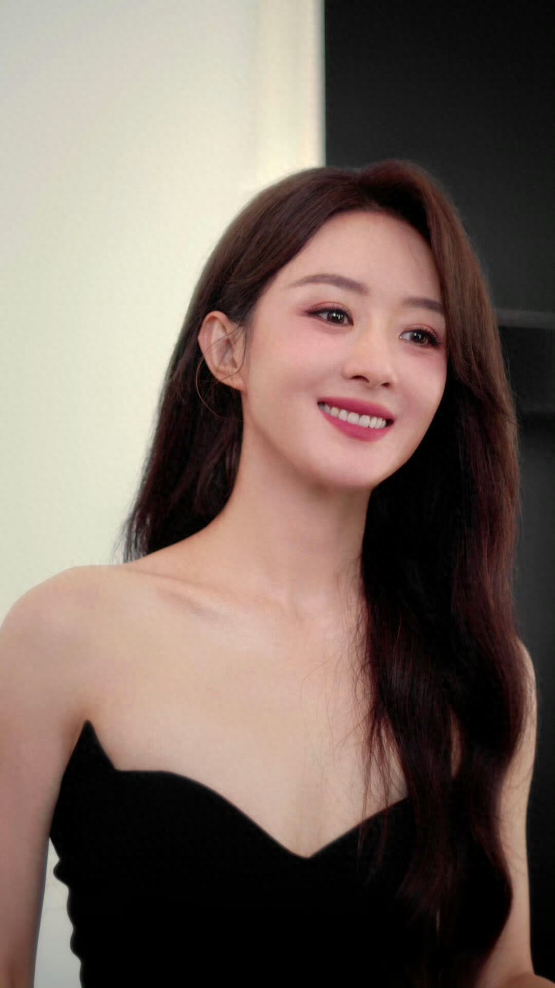 网友:真没想道赵丽颖也有性感的一面 ???