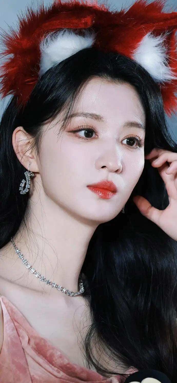 王楚然怼脸高清美拍，没有一点瑕疵，光脚丫真美