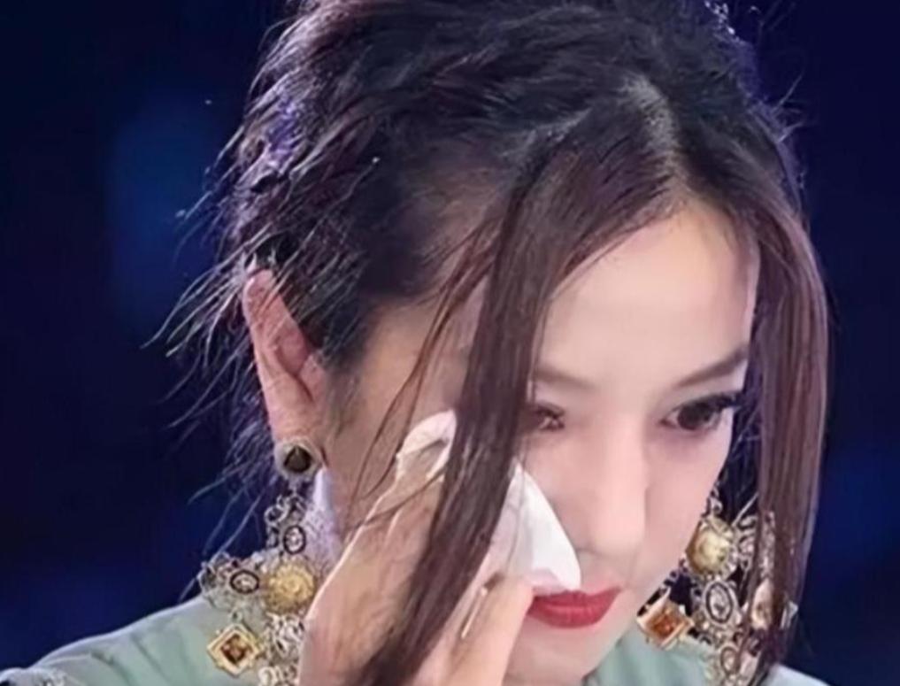 屋漏偏逢连夜雨！50岁赵薇再传坏消息，“唯一靠山”也帮不了她