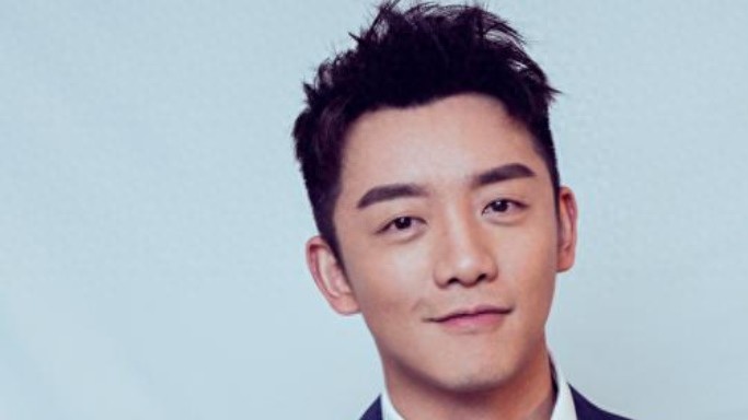 郑恺苗苗巴厘岛首晒五口同框,自然育儿尽显幸福烟火气