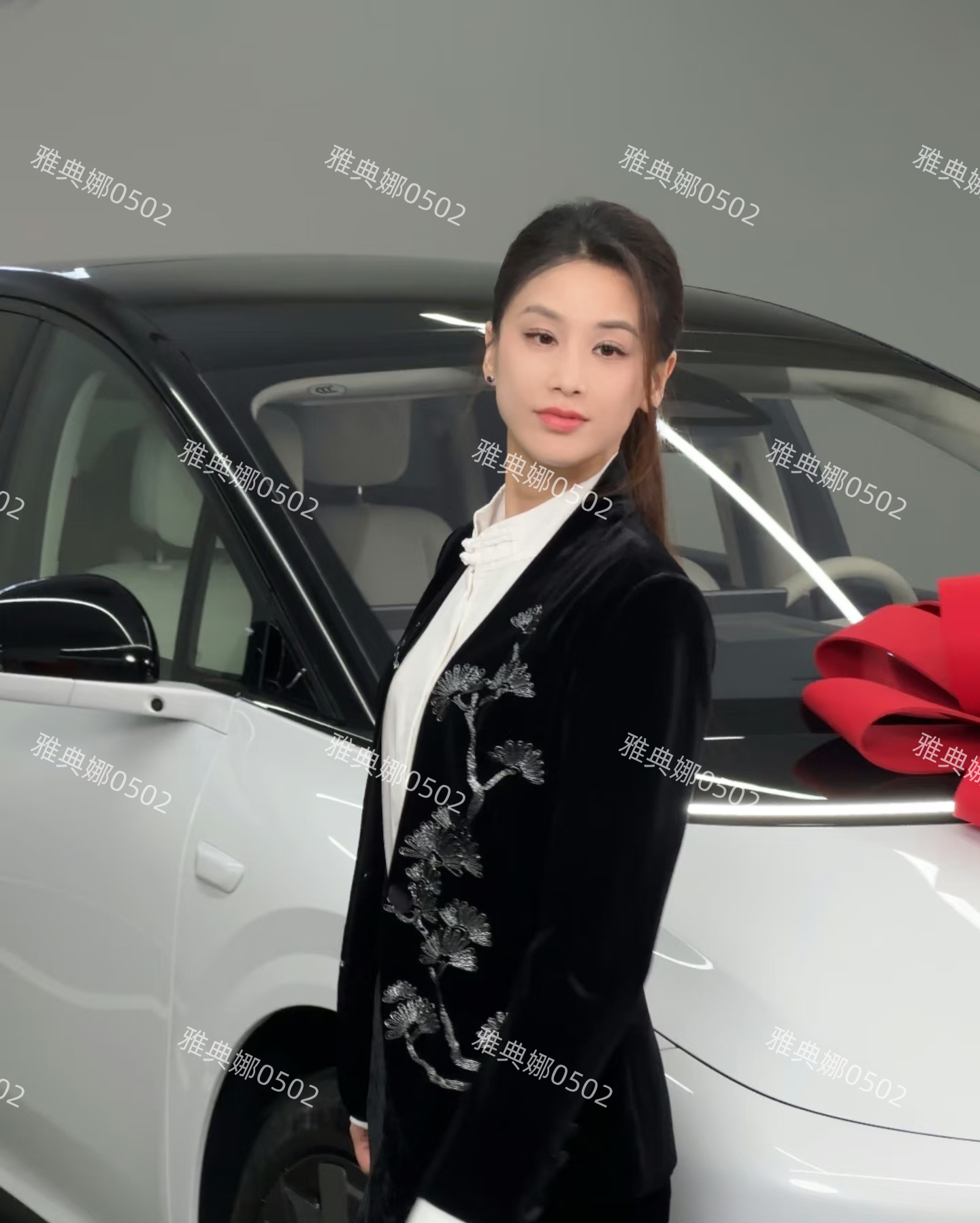 黄圣依离婚后脸变得幼态年轻了，但打扮像微商气质像网红不像明星