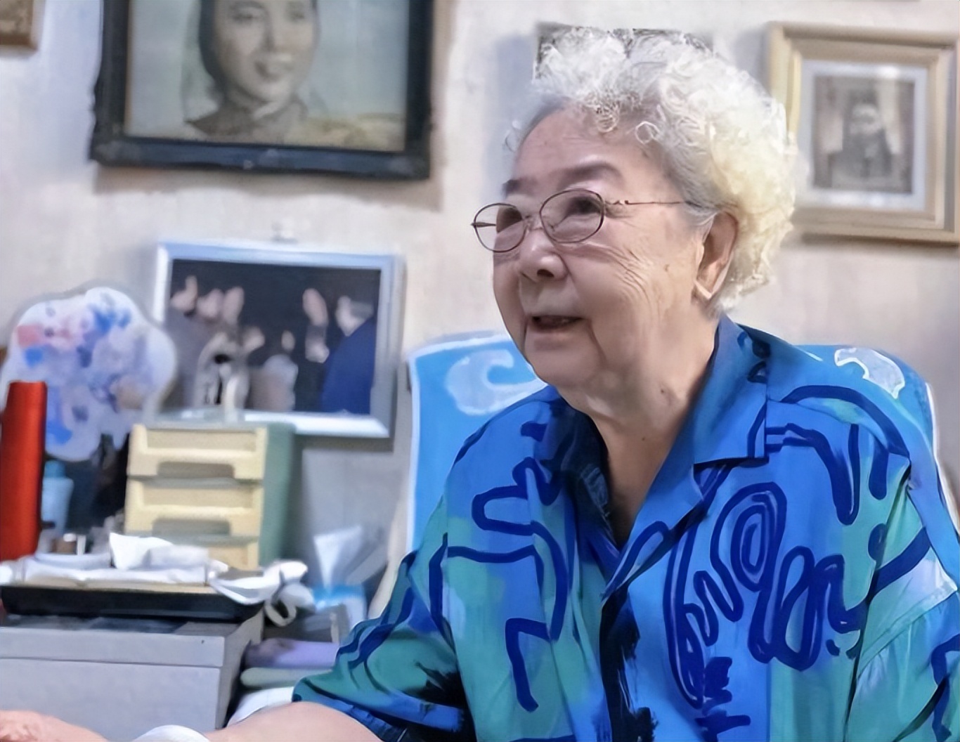 98岁的田华也没想到，风光一辈子老了住旧房子，孙子成了晚年依靠