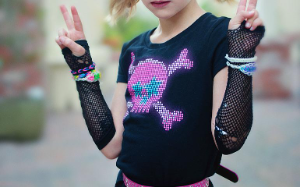 萝莉岛文件再解密，更多画面被曝光！西方精英遮羞布直接被撕开