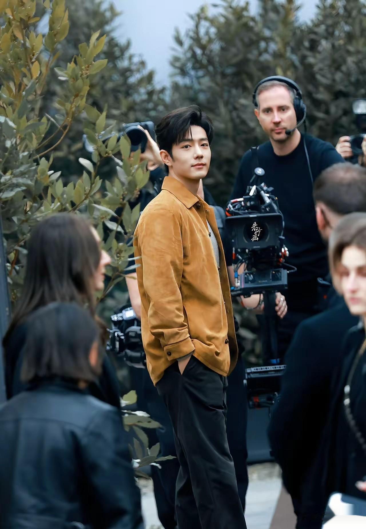 肖战每年看秀都是TODS在前，GUCCI在后，老钱内敛和张扬风的对决