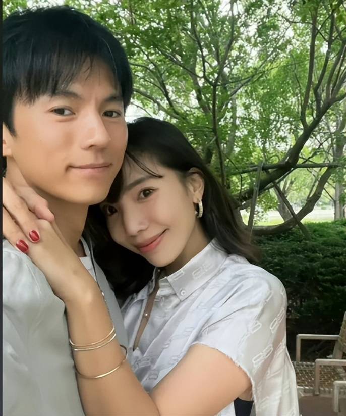 宋宁峰搅翻娱乐圈，事业不火但情史丰富