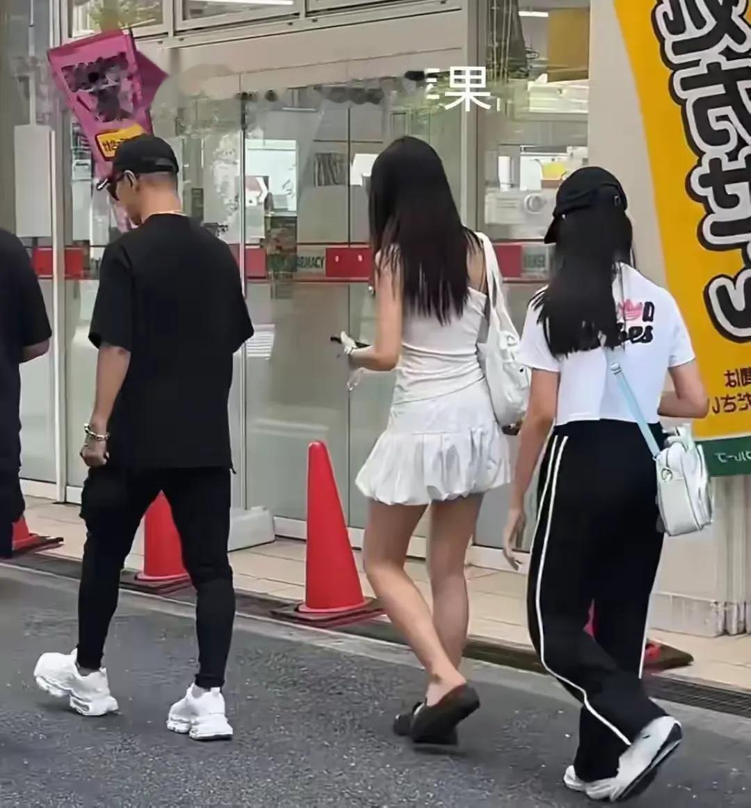 网友:汪峰祖宗18代都要感谢葛荟婕,她生了一个“超模版的自己”