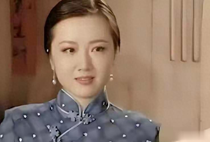 恋爱脑下场是真惨！从春晚主持人到养不起孩子的妇女，方舒后悔吗