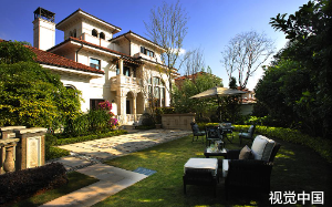 92年考上重点大学，有钱的大姑一分不给还冷嘲热讽，农村大姑卖了唯一的牛给我赞学费；十年后我功成名就归